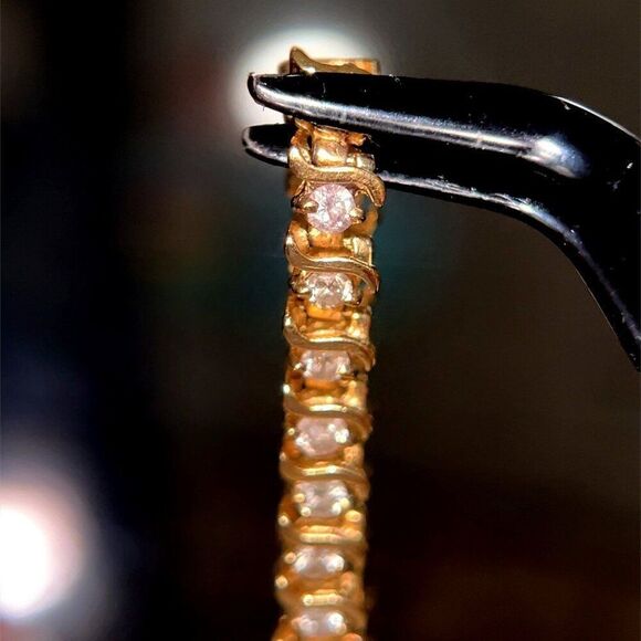 Gorgeous 14K Gold Diamond Tennis Bracelet - Picture 3 of 10